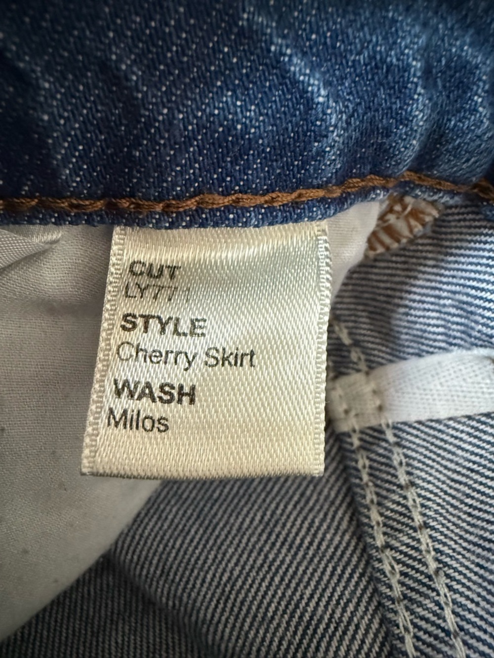Reformation Denim Mini Skirt Medium Wash Raw Frayed Hem High Rise - Size 29 - Picture 5 of 9